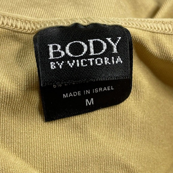 🚨 10 / $20 🚨 Body By Victoria Womens Size Medium Gold Studded Crop Tank Top - Picture 3 of 12